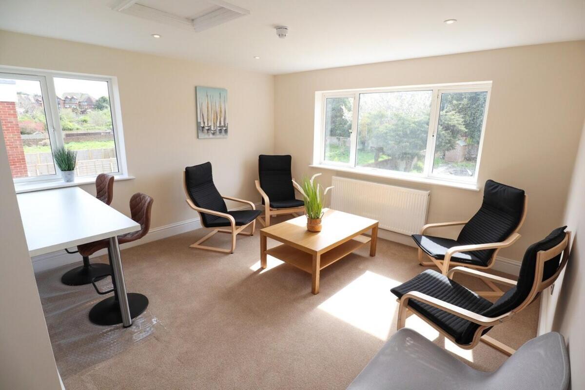 Green Nest Room With Private Bathroom 伊斯特布恩 外观 照片
