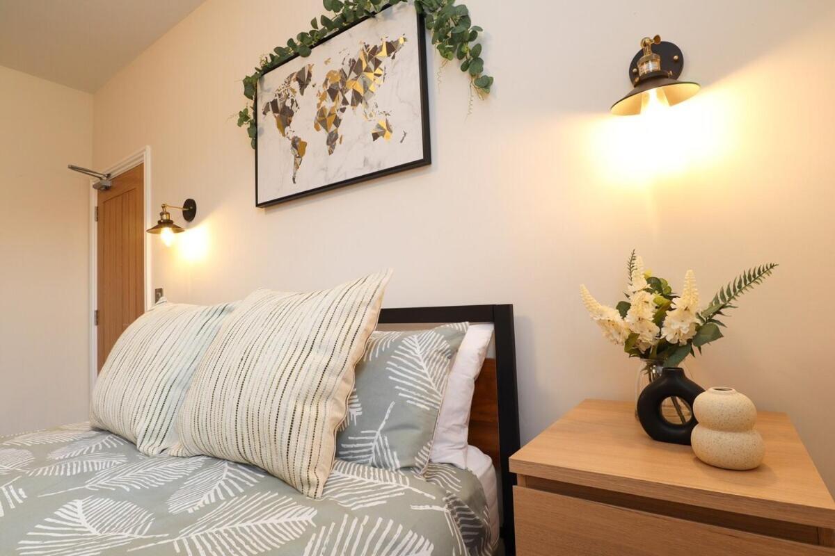Green Nest Room With Private Bathroom 伊斯特布恩 外观 照片