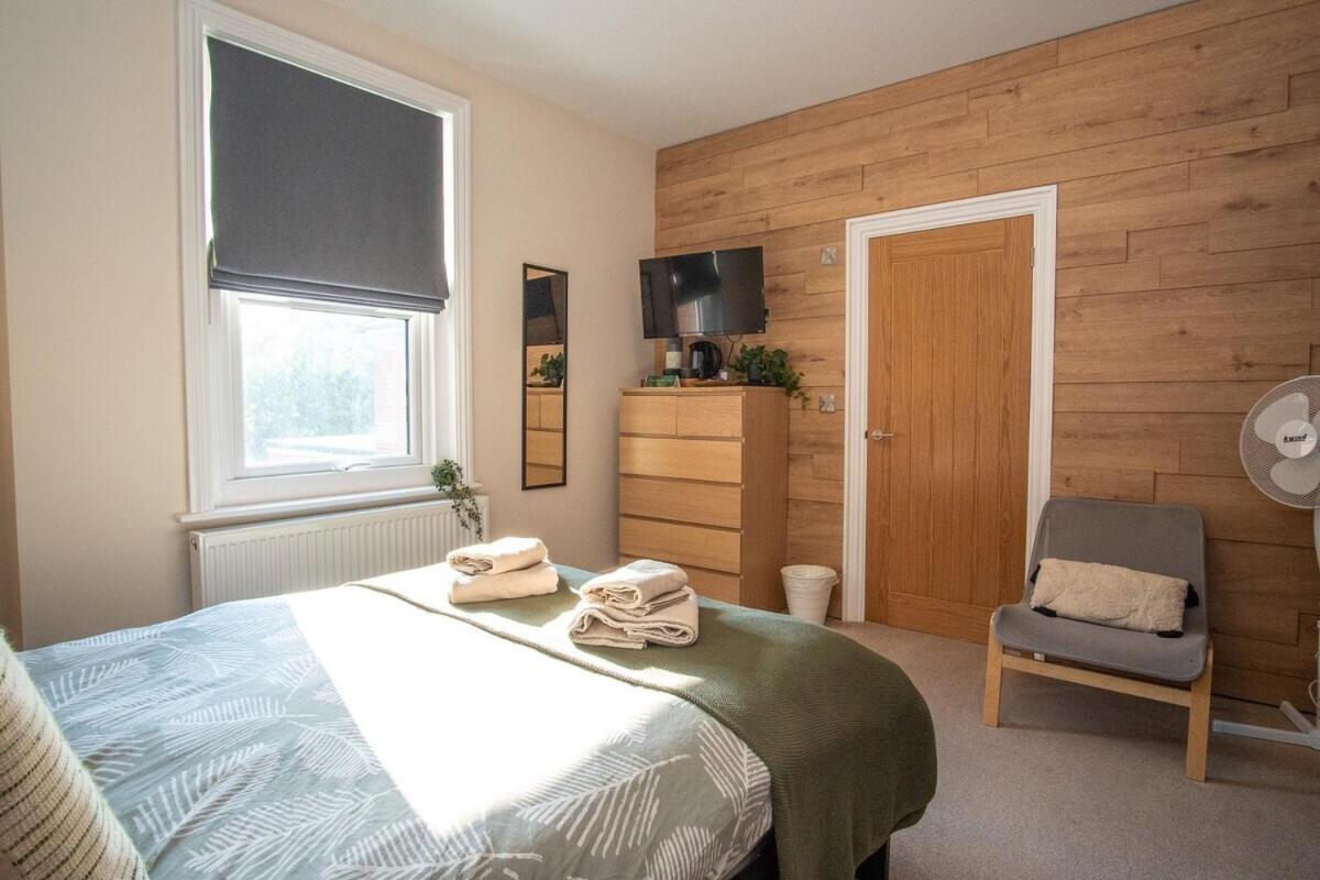 Green Nest Room With Private Bathroom 伊斯特布恩 外观 照片