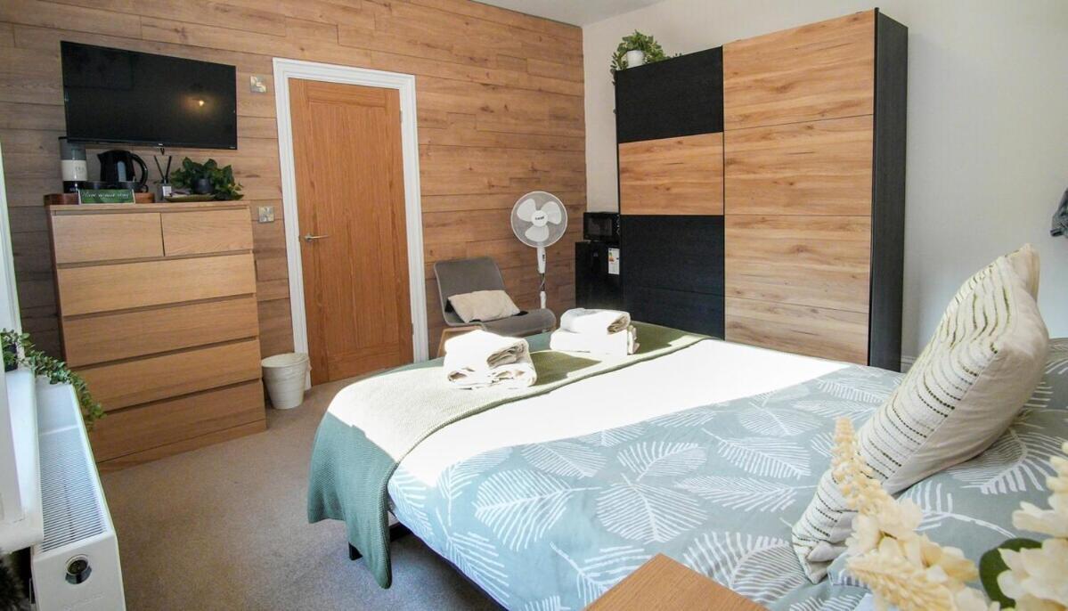 Green Nest Room With Private Bathroom 伊斯特布恩 外观 照片